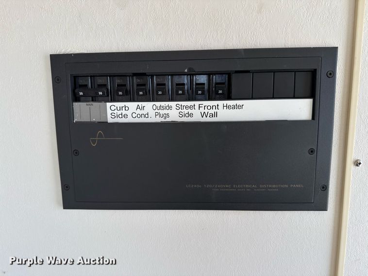 image for item EJ3517 2001 Sundowner enclosed cargo trailer