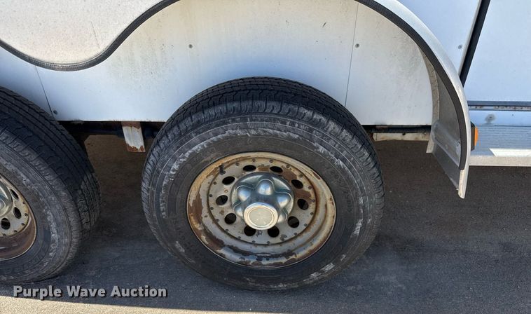 image for item EJ3517 2001 Sundowner enclosed cargo trailer