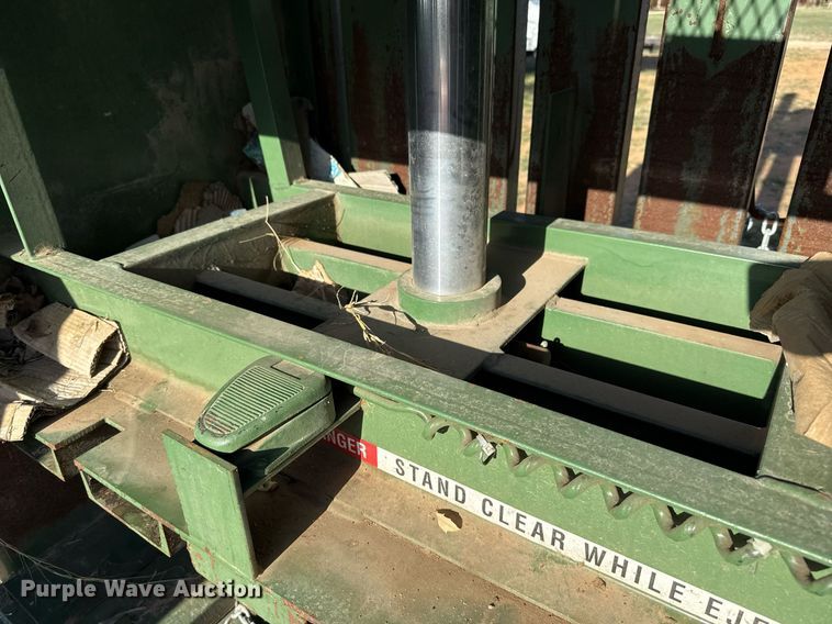 image for item EJ3553 2009 PTR 180040 cardboard baler