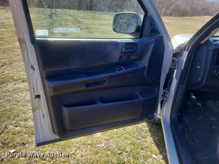 image for item EJ8176 2002 Dodge Dakota Sport Quad Cab pickup truck