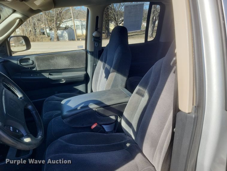 image for item EJ8176 2002 Dodge Dakota Sport Quad Cab pickup truck