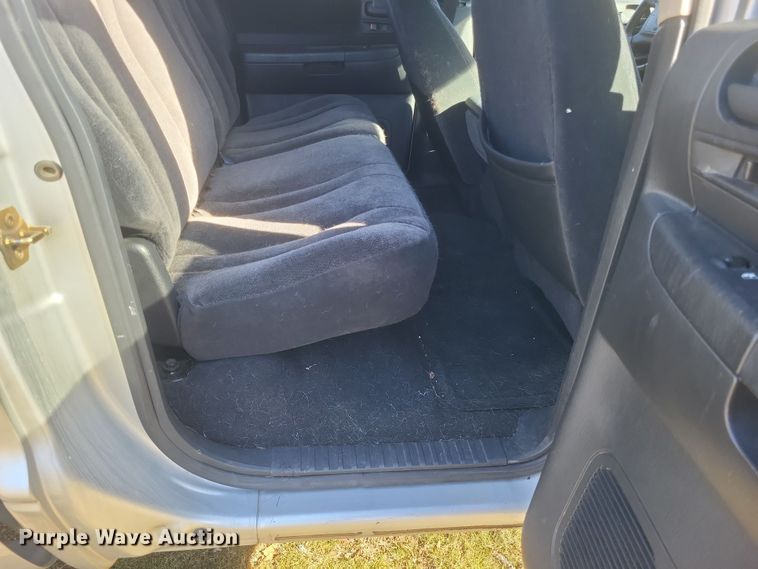 image for item EJ8176 2002 Dodge Dakota Sport Quad Cab pickup truck