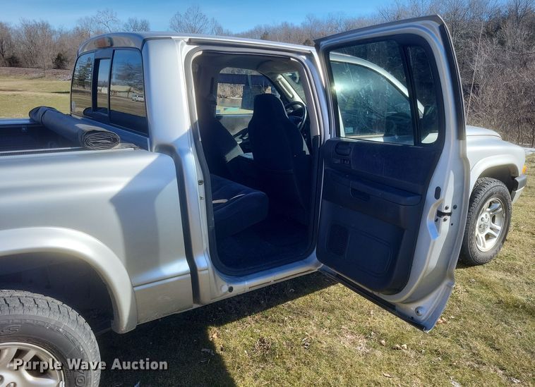 image for item EJ8176 2002 Dodge Dakota Sport Quad Cab pickup truck