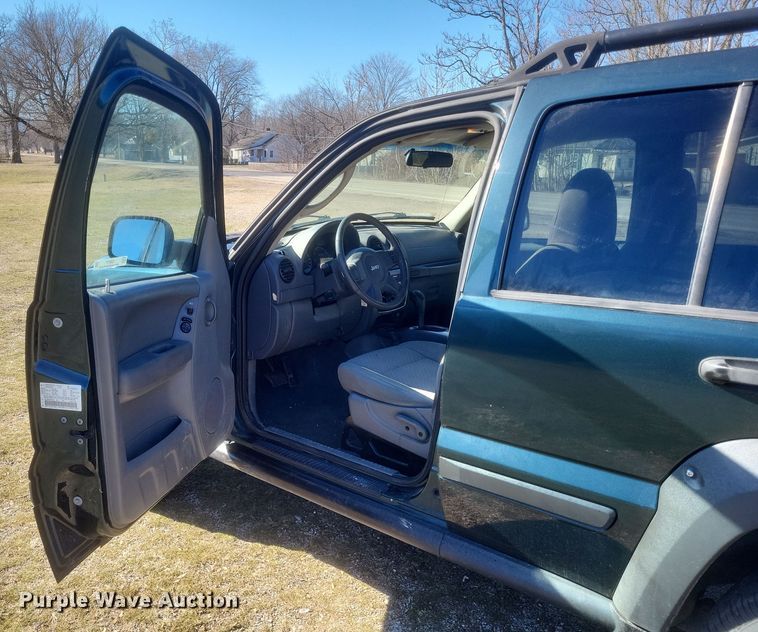 image for item EJ8177 2005 Jeep Libery Renegade SUV