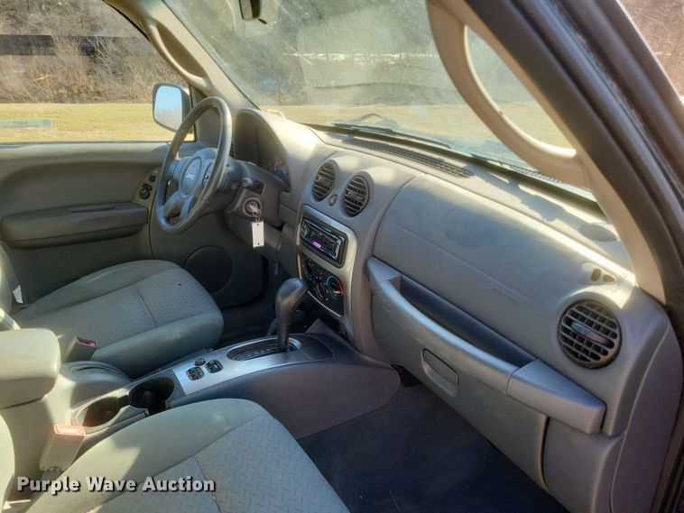 image for item EJ8177 2005 Jeep Libery Renegade SUV