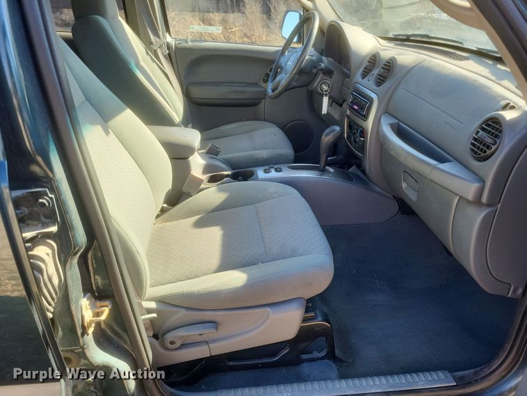 image for item EJ8177 2005 Jeep Libery Renegade SUV