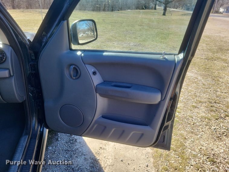 image for item EJ8177 2005 Jeep Libery Renegade SUV