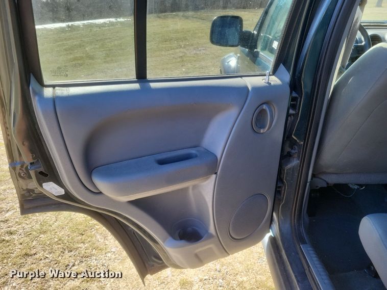 image for item EJ8177 2005 Jeep Libery Renegade SUV