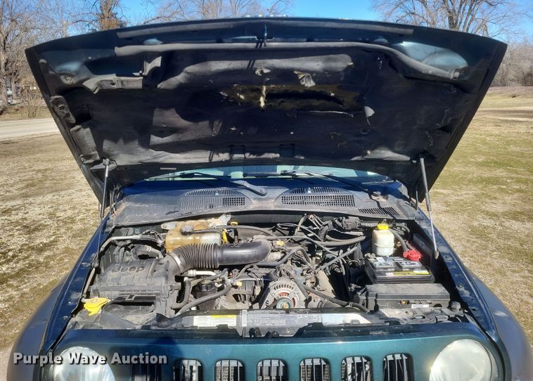 image for item EJ8177 2005 Jeep Libery Renegade SUV