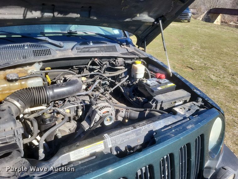 image for item EJ8177 2005 Jeep Libery Renegade SUV