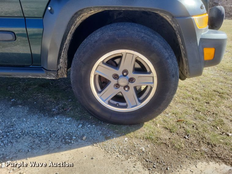 image for item EJ8177 2005 Jeep Libery Renegade SUV