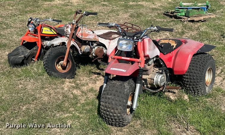 image for item EJ8352 (3) Honda three-wheeled ATVs