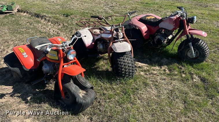 image for item EJ8352 (3) Honda three-wheeled ATVs