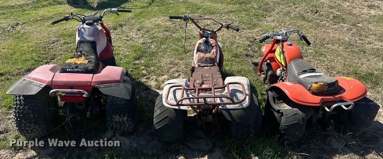 image for item EJ8352 (3) Honda three-wheeled ATVs