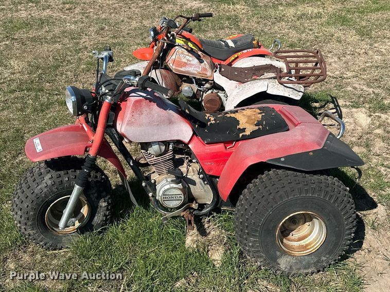 image for item EJ8352 (3) Honda three-wheeled ATVs