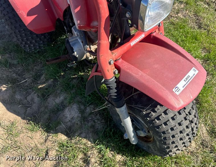 image for item EJ8352 (3) Honda three-wheeled ATVs