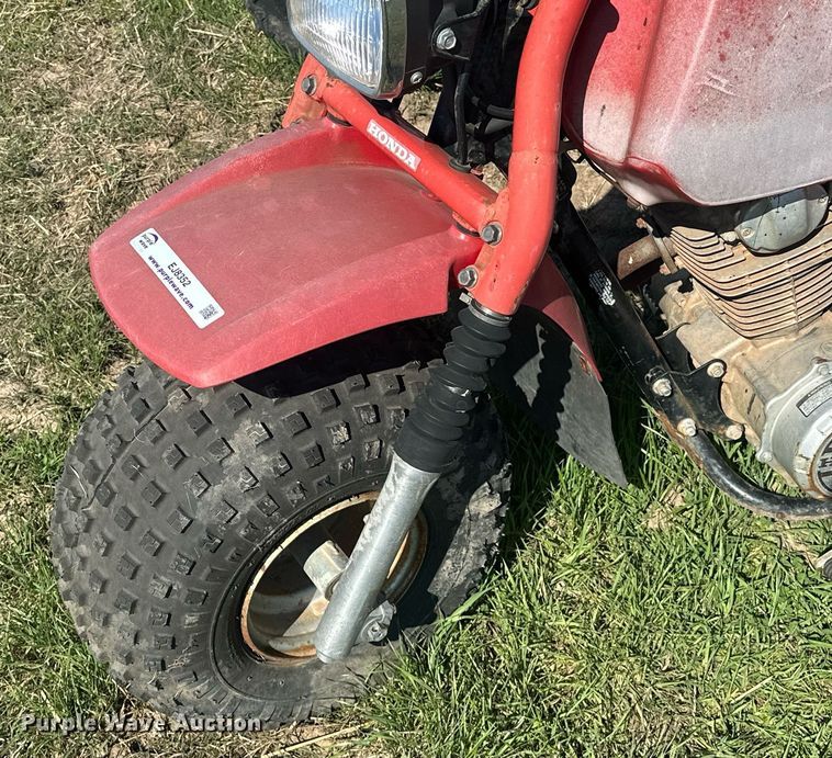 image for item EJ8352 (3) Honda three-wheeled ATVs