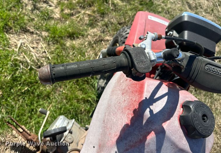 image for item EJ8352 (3) Honda three-wheeled ATVs