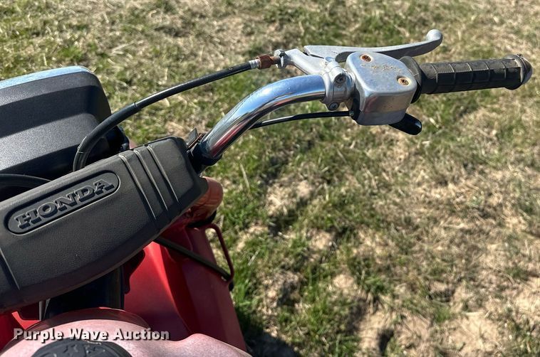 image for item EJ8352 (3) Honda three-wheeled ATVs