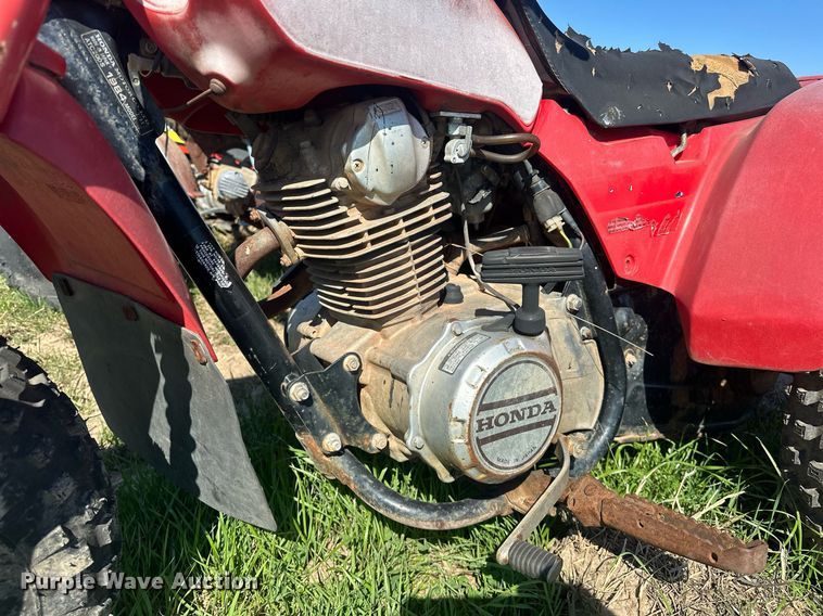 image for item EJ8352 (3) Honda three-wheeled ATVs