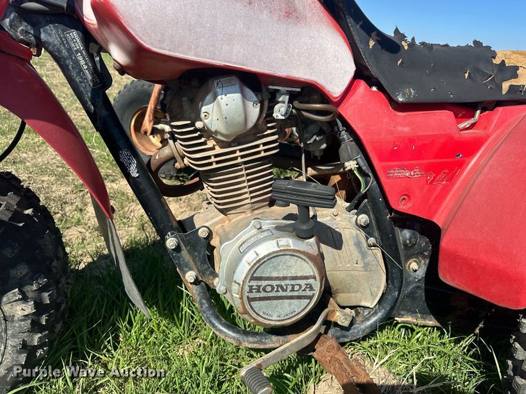 image for item EJ8352 (3) Honda three-wheeled ATVs