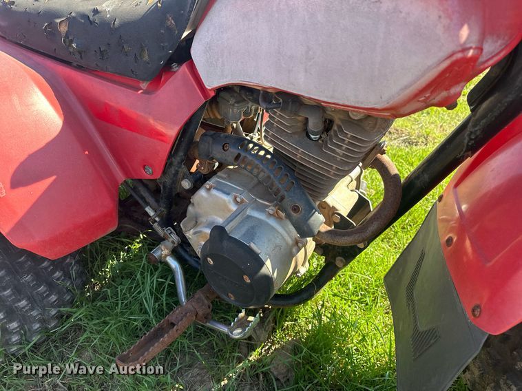 image for item EJ8352 (3) Honda three-wheeled ATVs