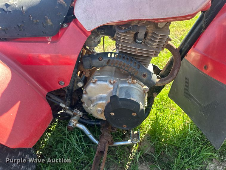 image for item EJ8352 (3) Honda three-wheeled ATVs