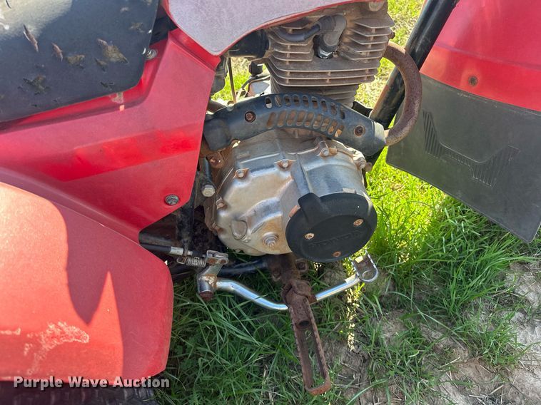 image for item EJ8352 (3) Honda three-wheeled ATVs