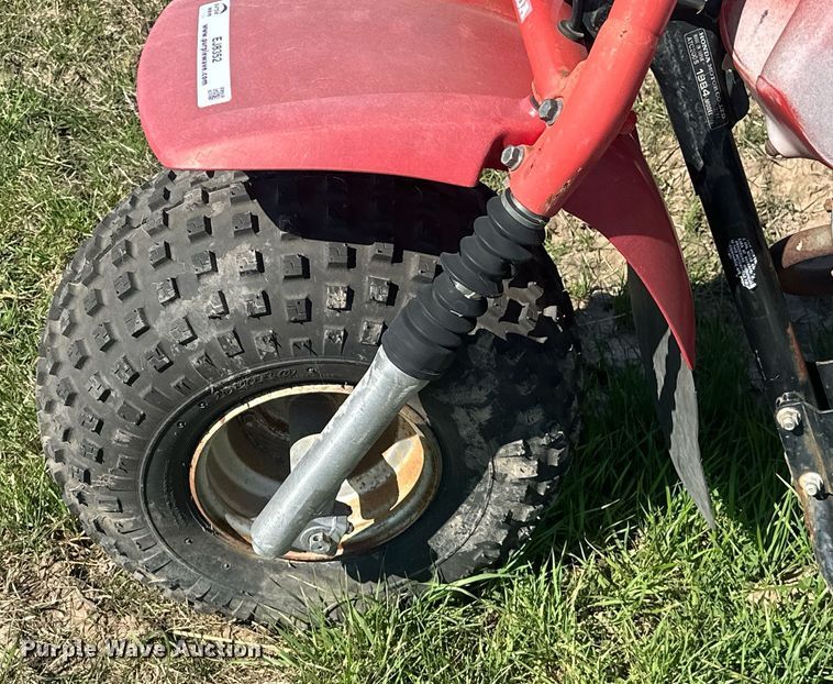 image for item EJ8352 (3) Honda three-wheeled ATVs