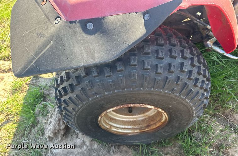 image for item EJ8352 (3) Honda three-wheeled ATVs