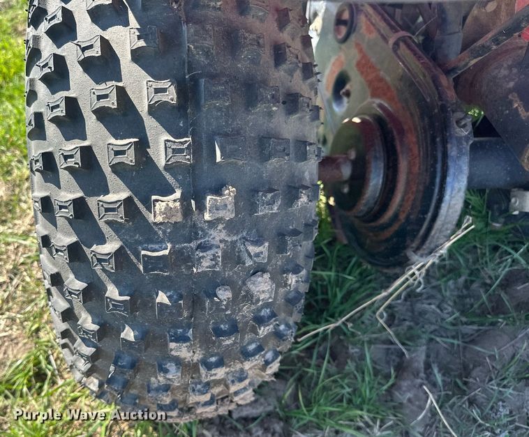 image for item EJ8352 (3) Honda three-wheeled ATVs