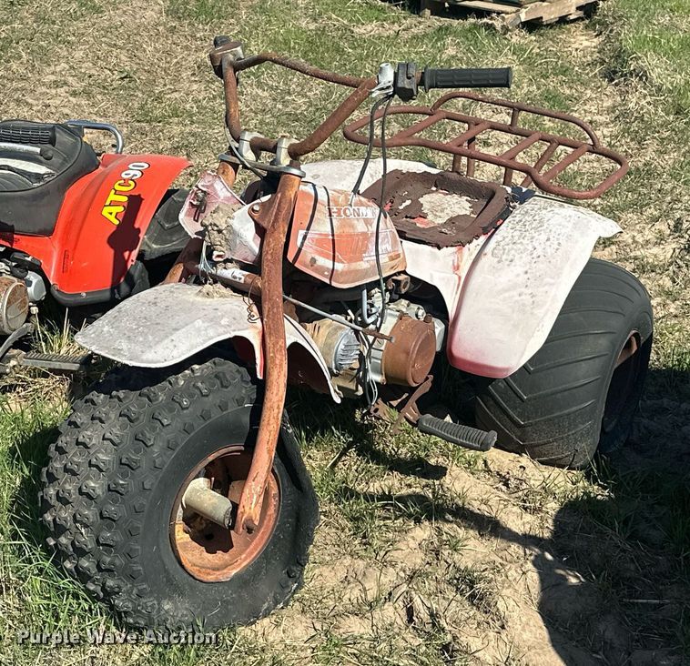 image for item EJ8352 (3) Honda three-wheeled ATVs