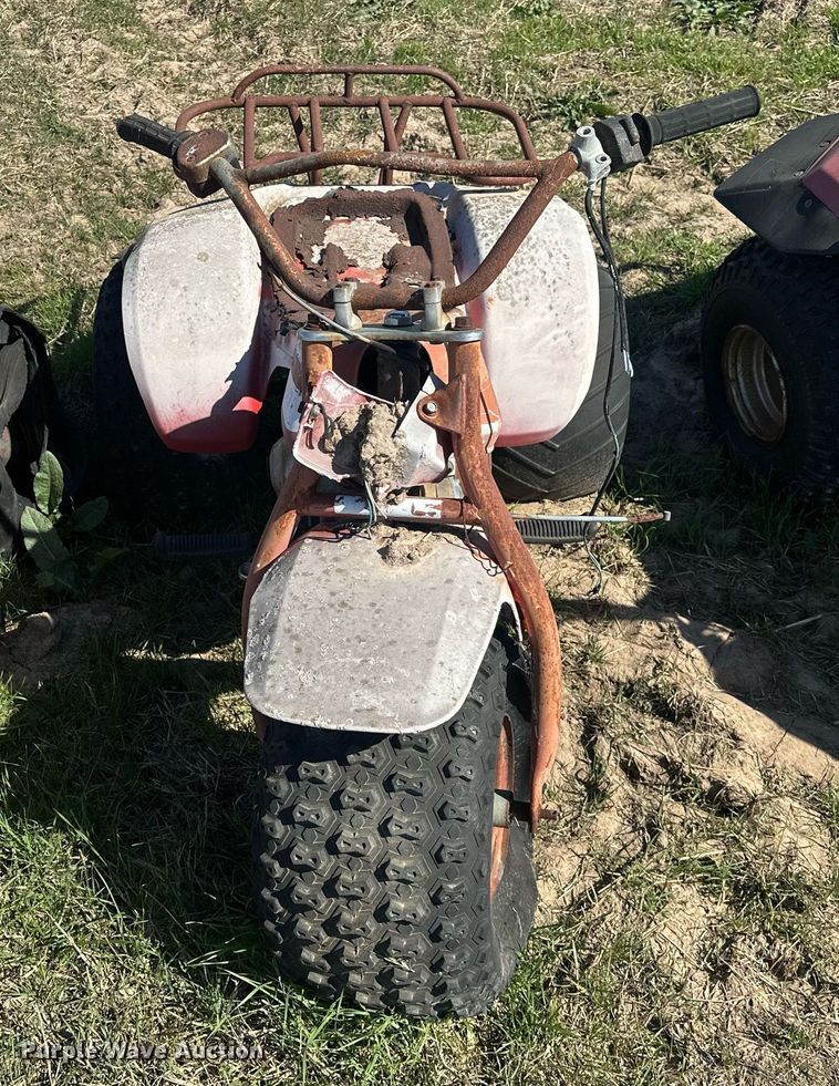 image for item EJ8352 (3) Honda three-wheeled ATVs