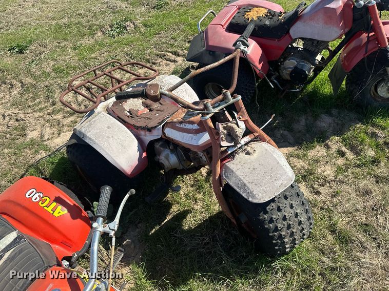 image for item EJ8352 (3) Honda three-wheeled ATVs