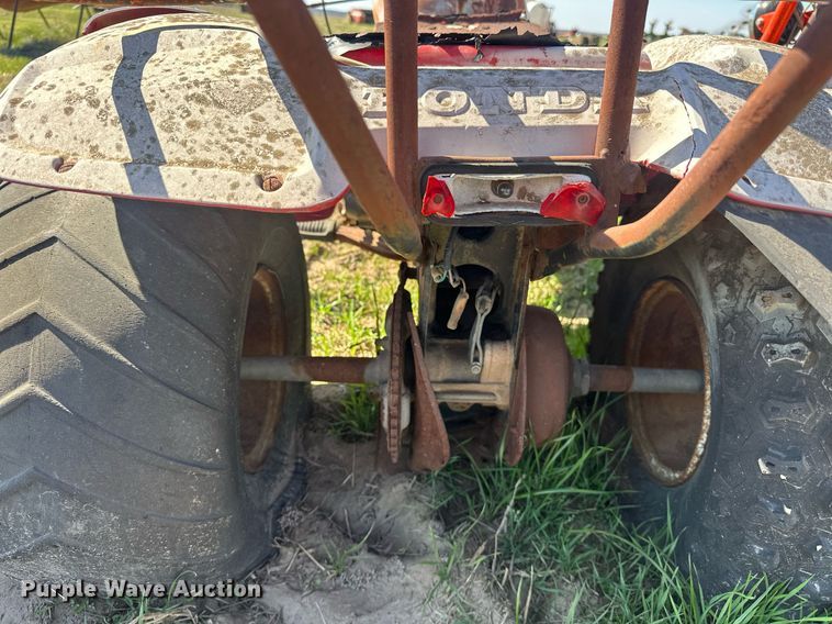 image for item EJ8352 (3) Honda three-wheeled ATVs