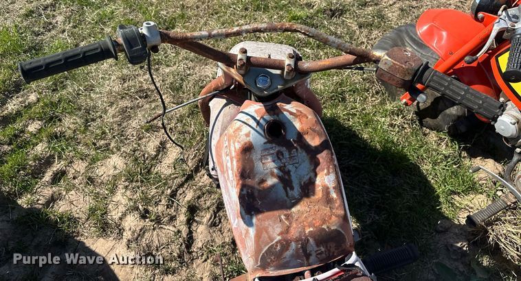 image for item EJ8352 (3) Honda three-wheeled ATVs