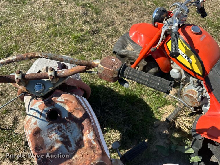 image for item EJ8352 (3) Honda three-wheeled ATVs