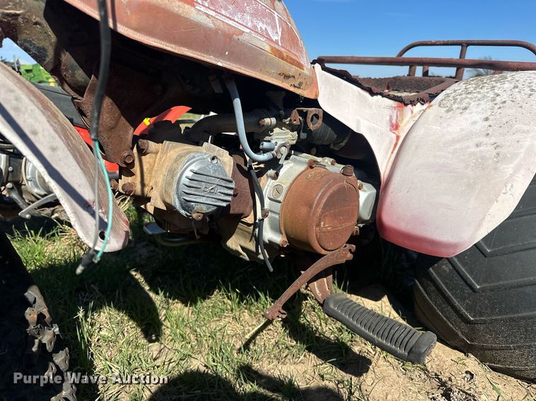 image for item EJ8352 (3) Honda three-wheeled ATVs