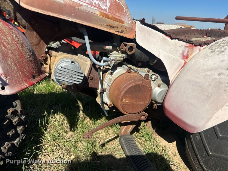 image for item EJ8352 (3) Honda three-wheeled ATVs