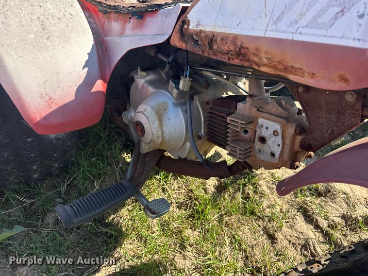 image for item EJ8352 (3) Honda three-wheeled ATVs