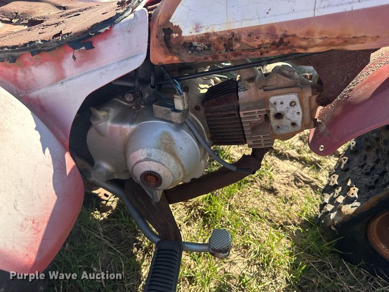 image for item EJ8352 (3) Honda three-wheeled ATVs