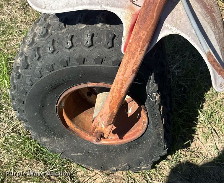 image for item EJ8352 (3) Honda three-wheeled ATVs