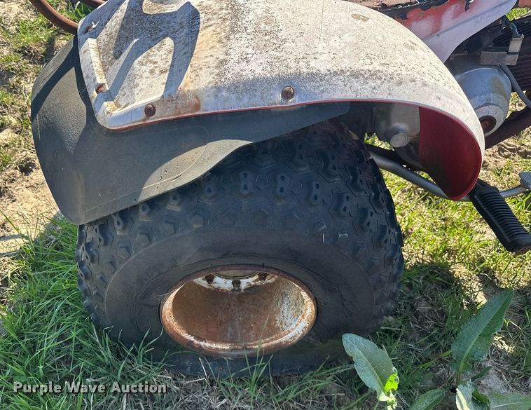 image for item EJ8352 (3) Honda three-wheeled ATVs