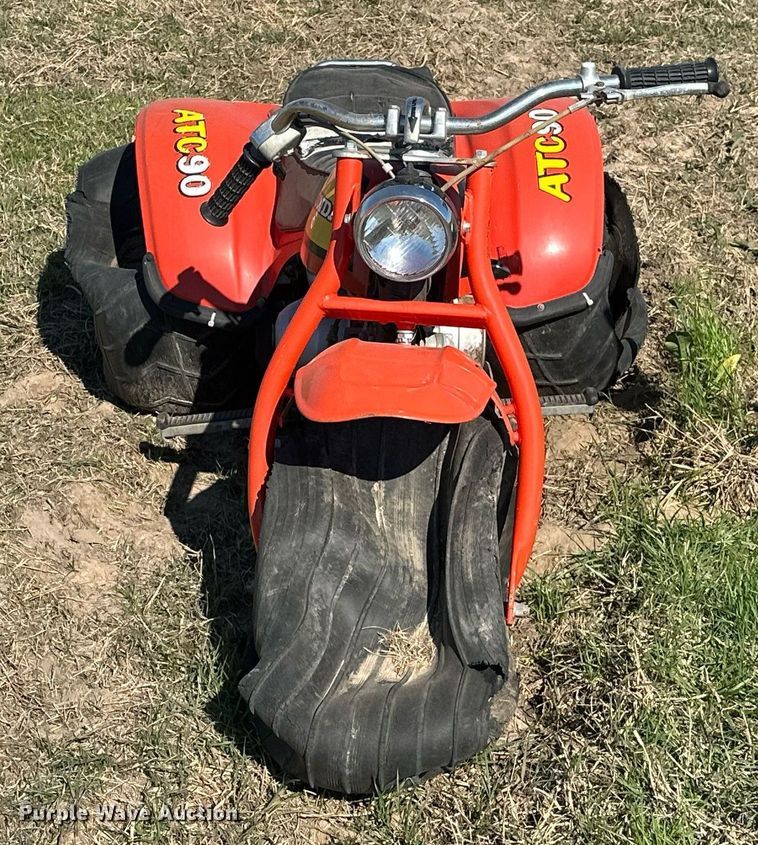 image for item EJ8352 (3) Honda three-wheeled ATVs