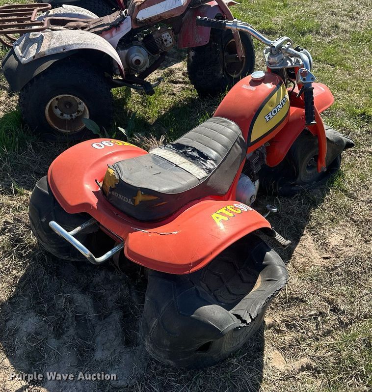 image for item EJ8352 (3) Honda three-wheeled ATVs