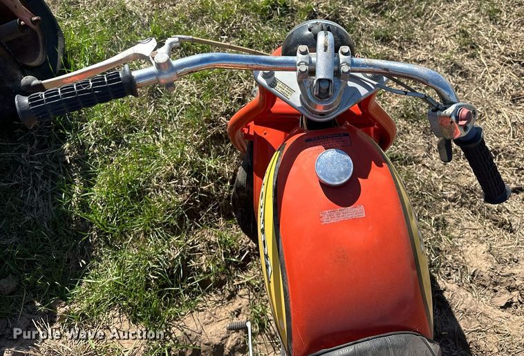 image for item EJ8352 (3) Honda three-wheeled ATVs