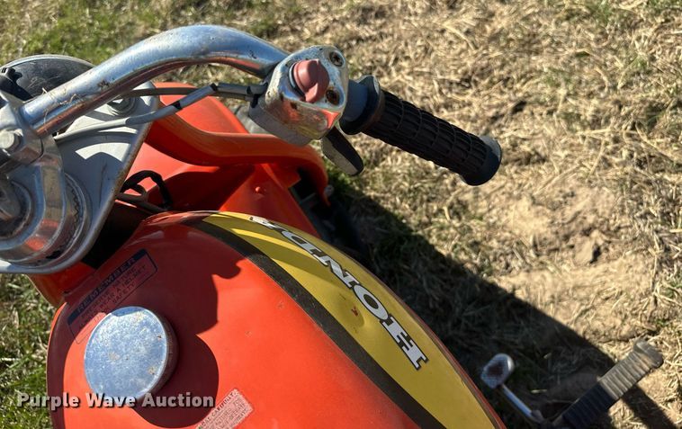 image for item EJ8352 (3) Honda three-wheeled ATVs