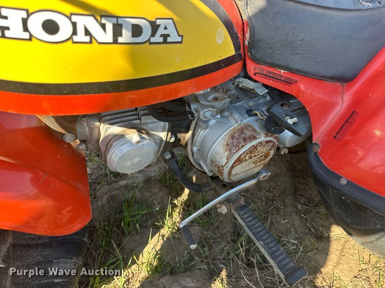 image for item EJ8352 (3) Honda three-wheeled ATVs