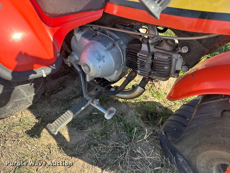 image for item EJ8352 (3) Honda three-wheeled ATVs