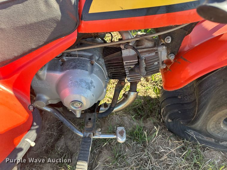 image for item EJ8352 (3) Honda three-wheeled ATVs